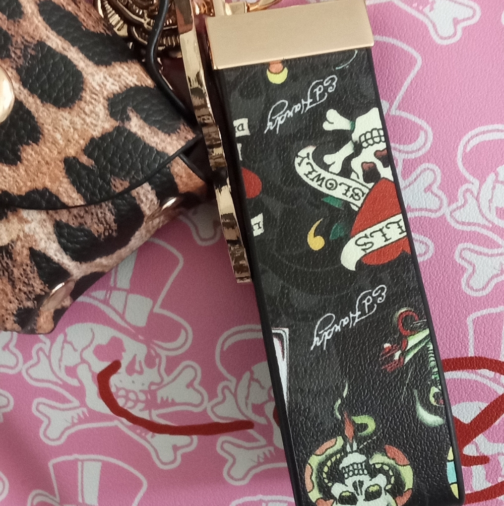 Ed Hardy Pink Rhinestone Siberia Hill Tiger Kiss Lock Frame Tattoo Charm Satchel - Picture 8 of 15